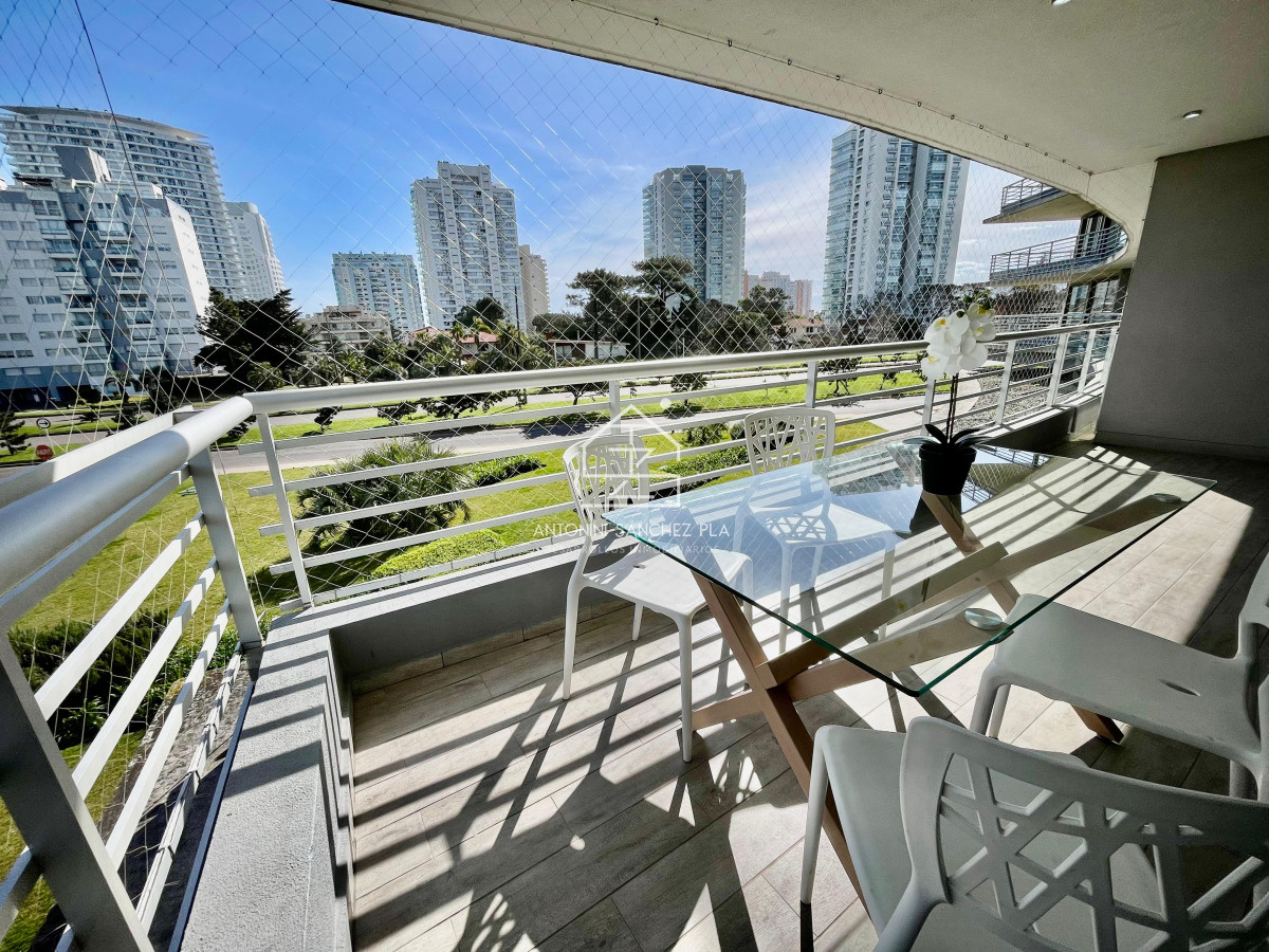 Apartamento ID.1130 - Venta apartamento 3 dormitorios Punta Del Este