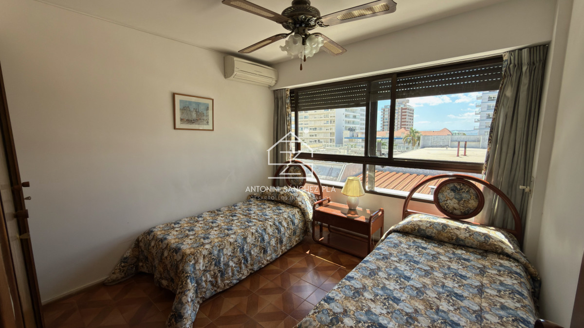 Apartamento ID.3199 - Venta Apartamento 2 Dormitorios y Dependencia Península Punta del Este