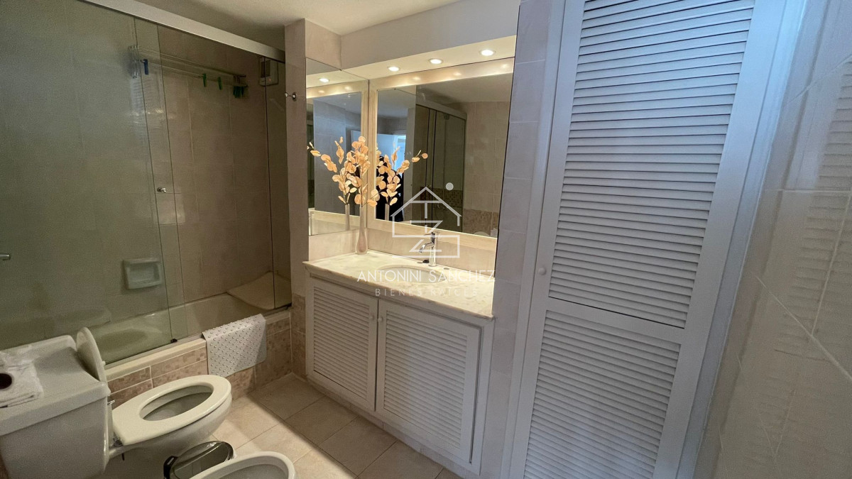 Apartamento ID.2210 - VENTA APARTAMENTO DE 2 DORMITORIOS. PUNTA DEL ESTE PENINSULA