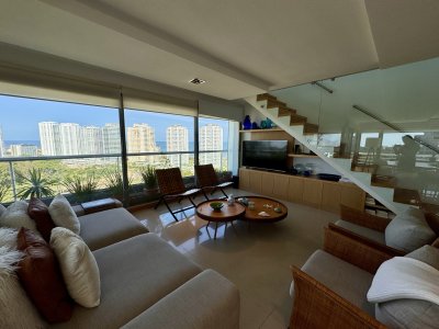 Venta Penthouse 4 dormitorios mas servicio Punta del Este