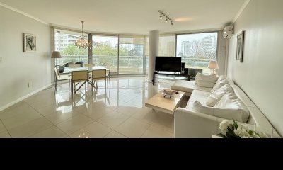 Venta apartamento 3 dormitorios mas dependencia Punta del Este