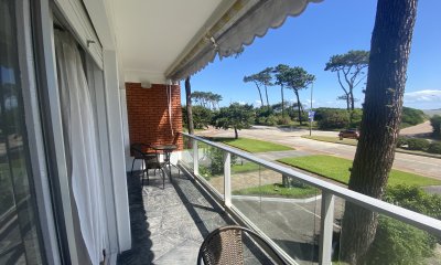 Alquiler temporal, departamento recien reciclado, playa mansa, Punta del Este.