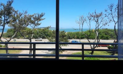 Venta apartamento 3 dormitorios y dependencia de servicio mansa
