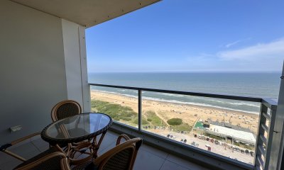 Venta Apartamento 2 dormitorios y servicio Le Parc Punta Del Este