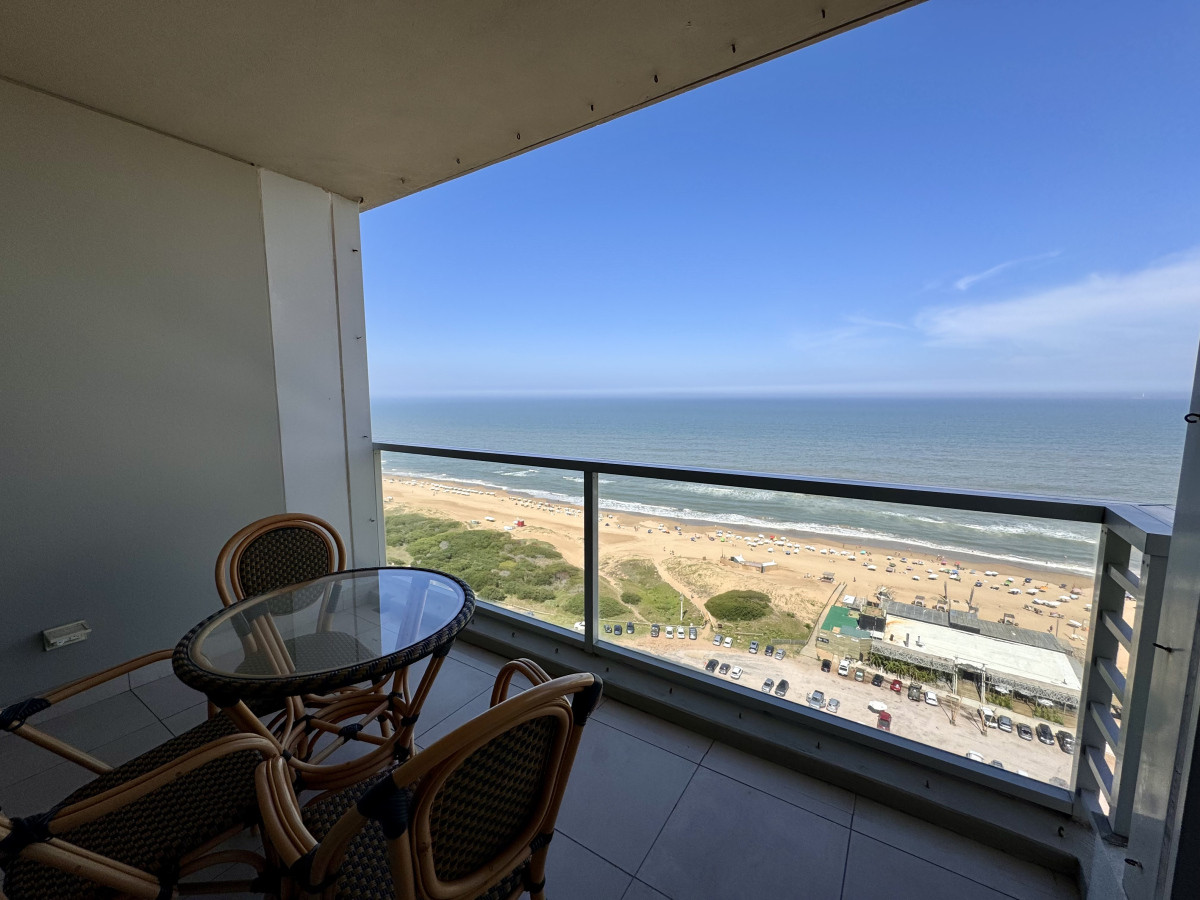 Venta Apartamento 2 dormitorios y servicio Le Parc Punta Del Este