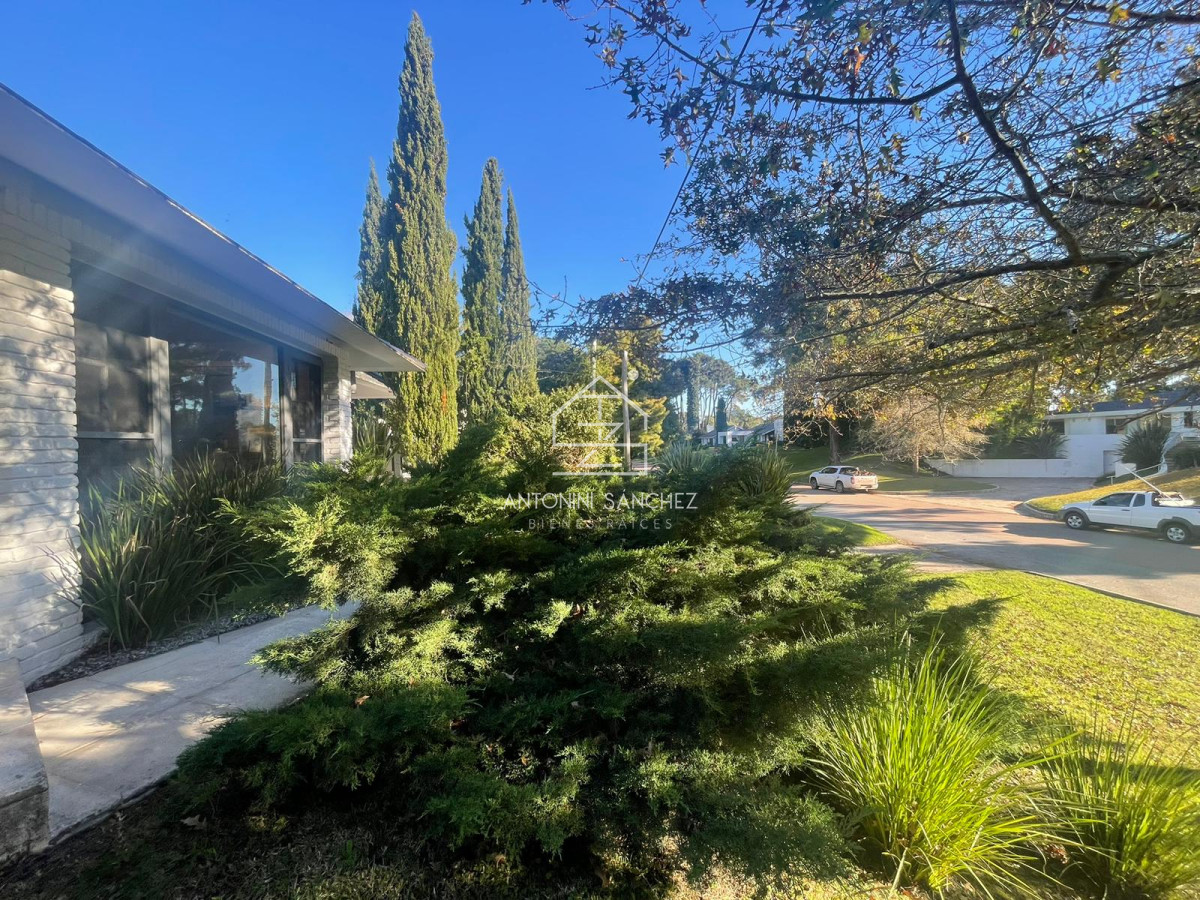Casa ID.500 - Casa venta 3 dormitorios y servicio