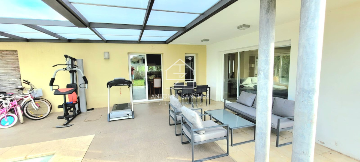 Casa ID.1112 - Venta CASA 4 Dormitorios MARLY Punta del Este