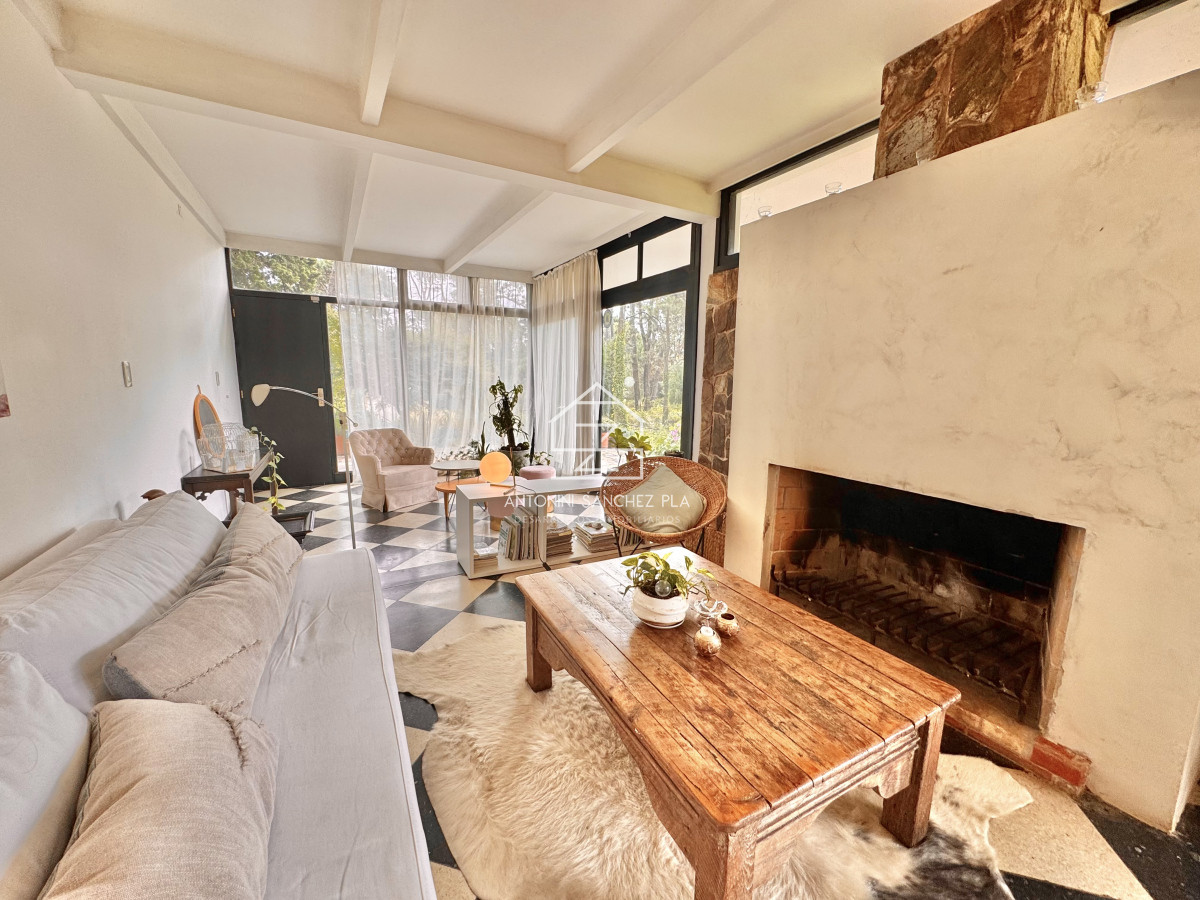 Casa ID.1984 - Alquiler Anual casa 5 dormitorios mas servicio