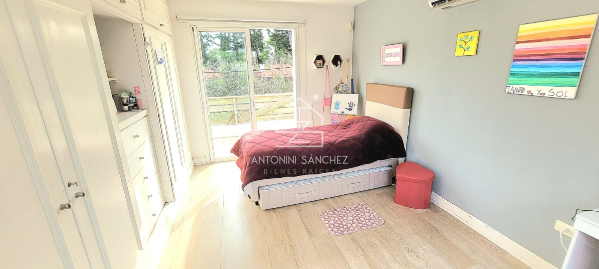 Casa ID.1112 - Venta CASA 4 Dormitorios MARLY Punta del Este