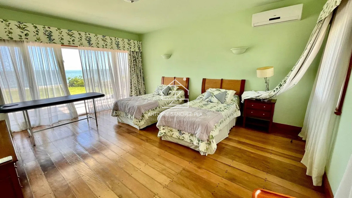 Casa ID.3123 - Venta Mansión Primera linea playa mansa