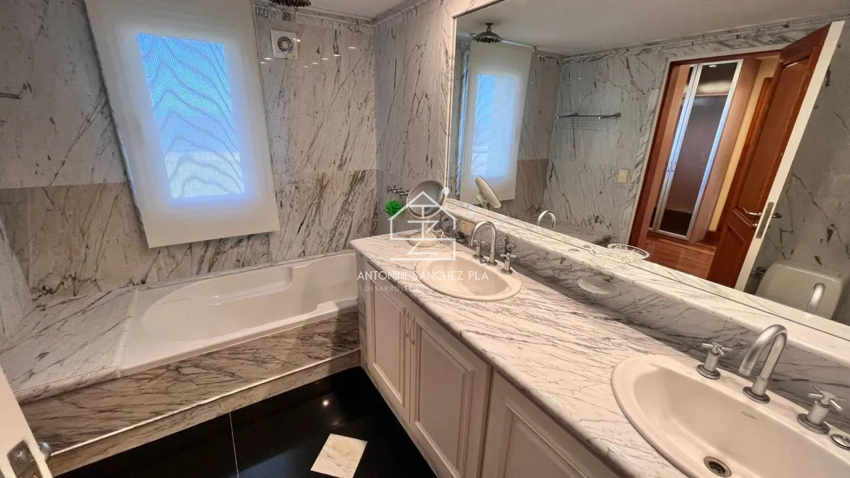 Casa ID.3123 - Venta Mansión Primera linea playa mansa