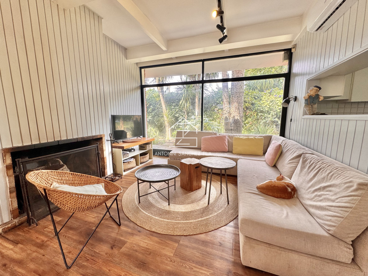 Casa ID.1984 - Alquiler Anual casa 5 dormitorios mas servicio