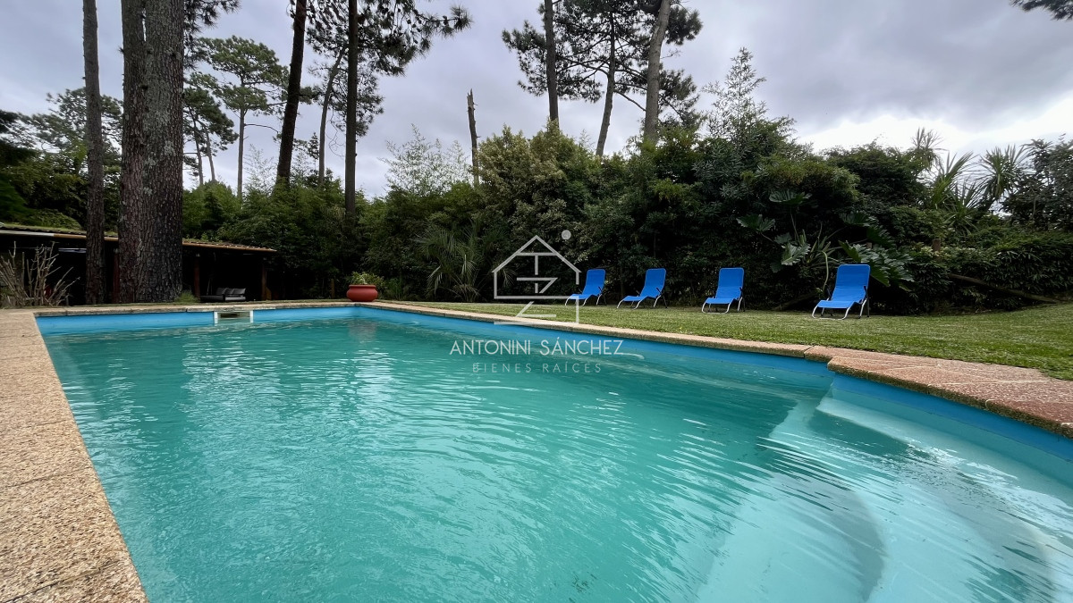 Casa ID.393 - Casa VENTA 4 dormitorios 3 baños Punta Este 