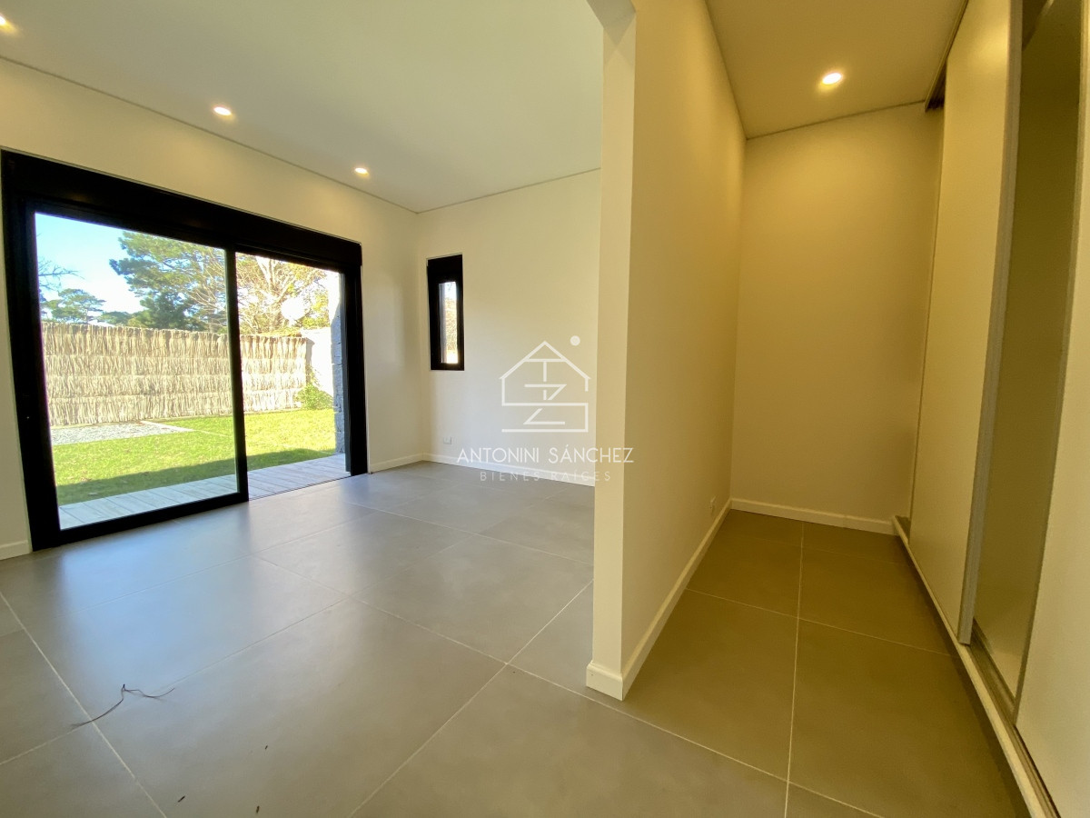 Casa ID.633 - Venta casa 3 dormitorios mas dependencia Punta del Este