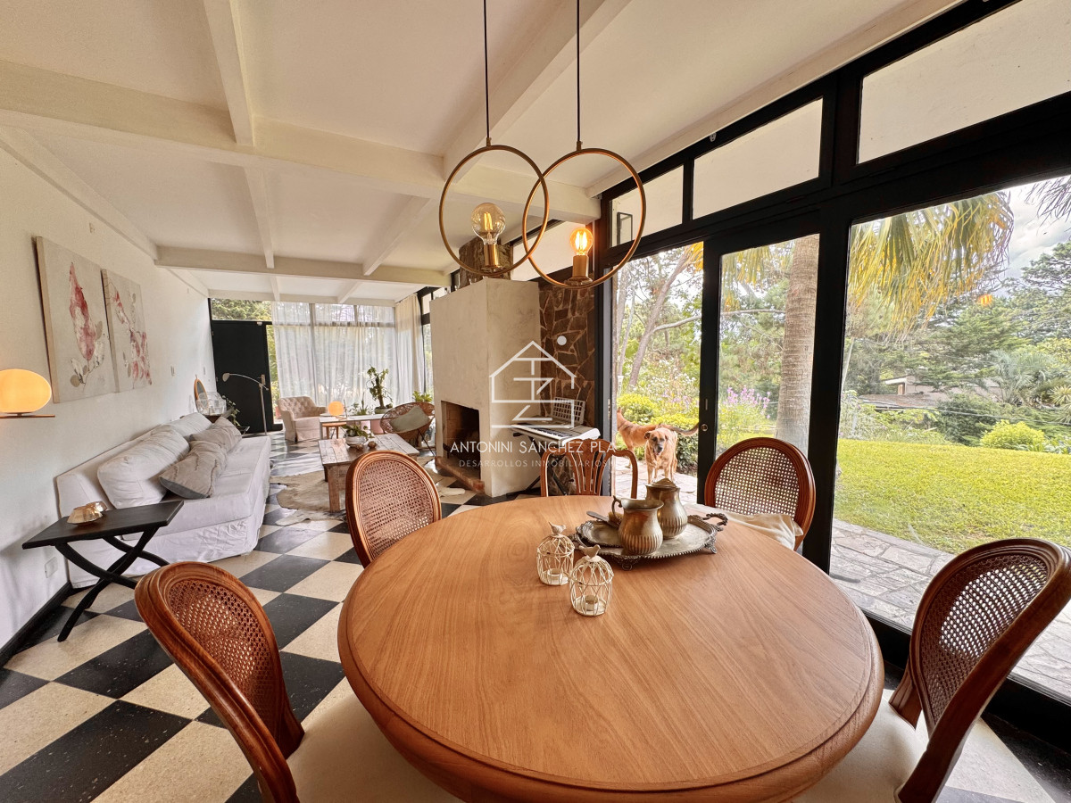 Casa ID.1984 - Alquiler Anual casa 5 dormitorios mas servicio