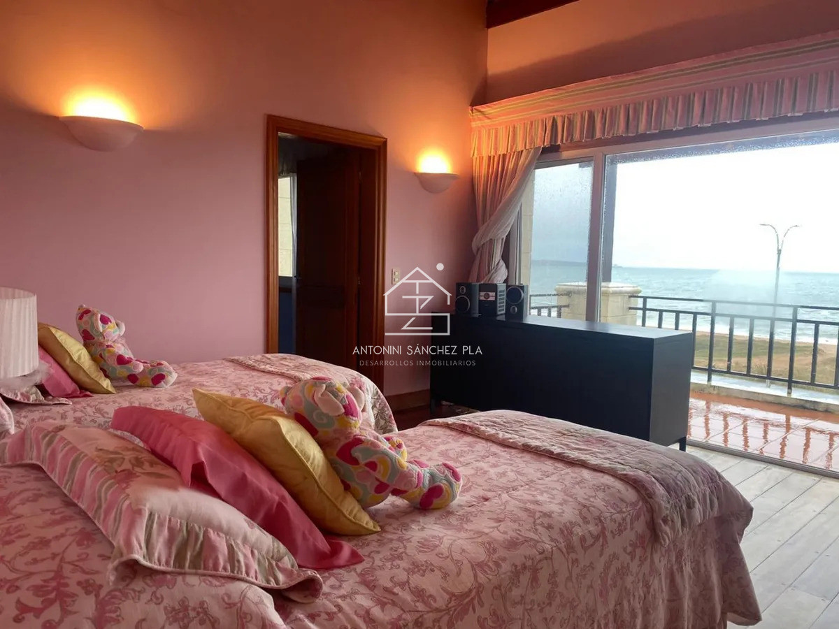 Casa ID.3123 - Venta Mansión Primera linea playa mansa