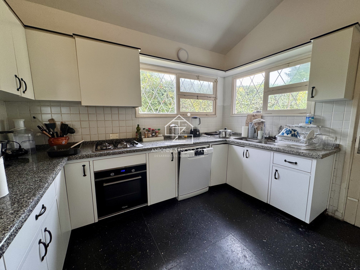 Casa ID.1984 - Alquiler Anual casa 5 dormitorios mas servicio