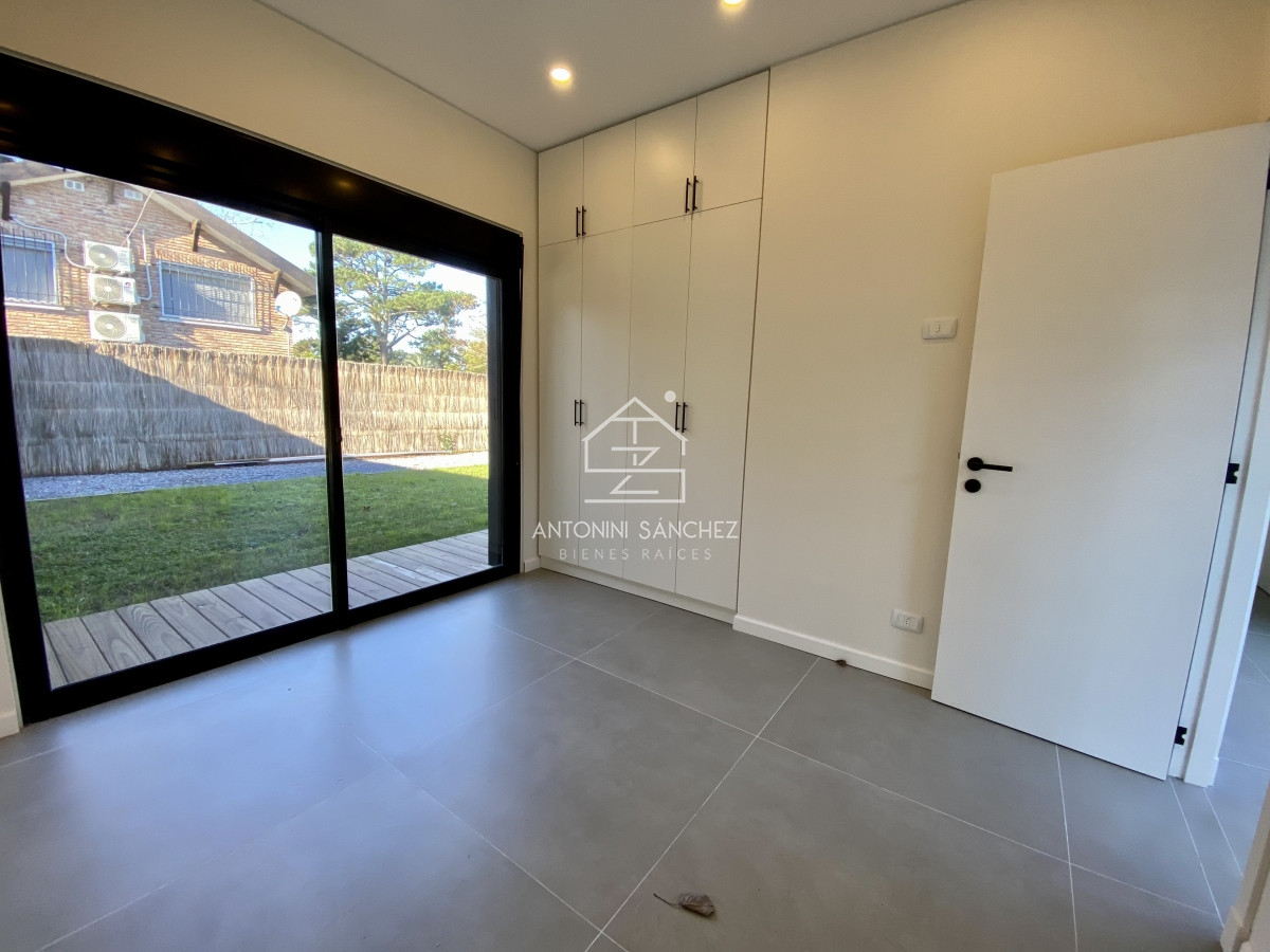Casa ID.633 - Venta casa 3 dormitorios mas dependencia Punta del Este