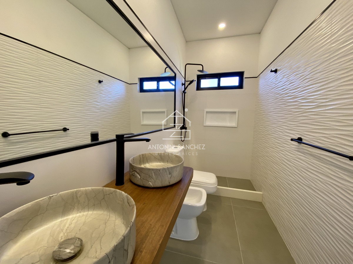 Casa ID.633 - Venta casa 3 dormitorios mas dependencia Punta del Este