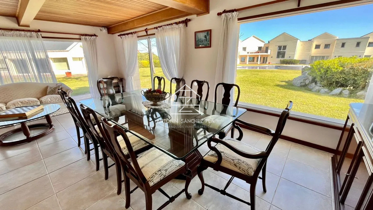 Casa ID.3123 - Venta Mansión Primera linea playa mansa