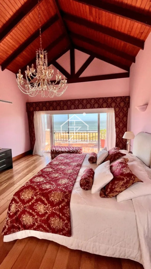 Casa ID.3123 - Venta Mansión Primera linea playa mansa