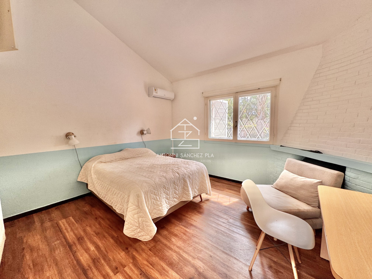 Casa ID.1984 - Alquiler Anual casa 5 dormitorios mas servicio