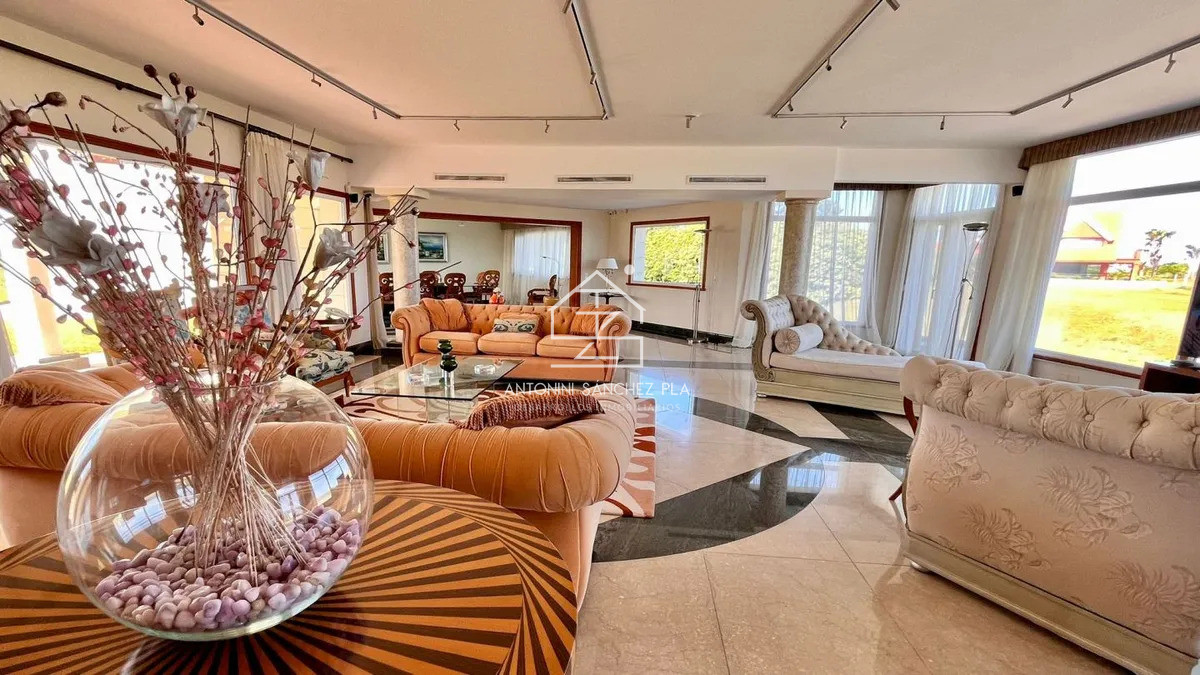 Casa ID.3123 - Venta Mansión Primera linea playa mansa