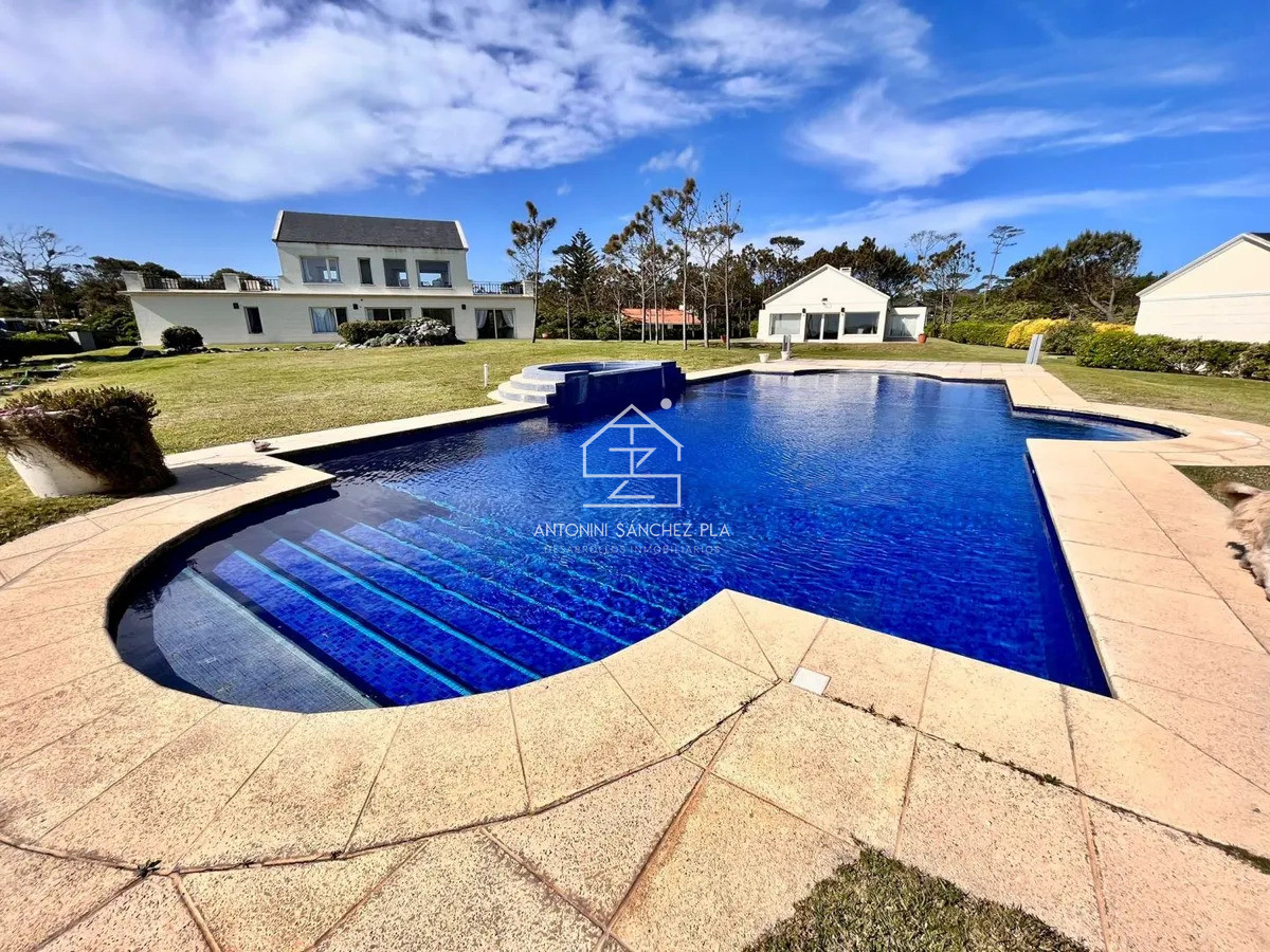 Casa ID.3123 - Venta Mansión Primera linea playa mansa