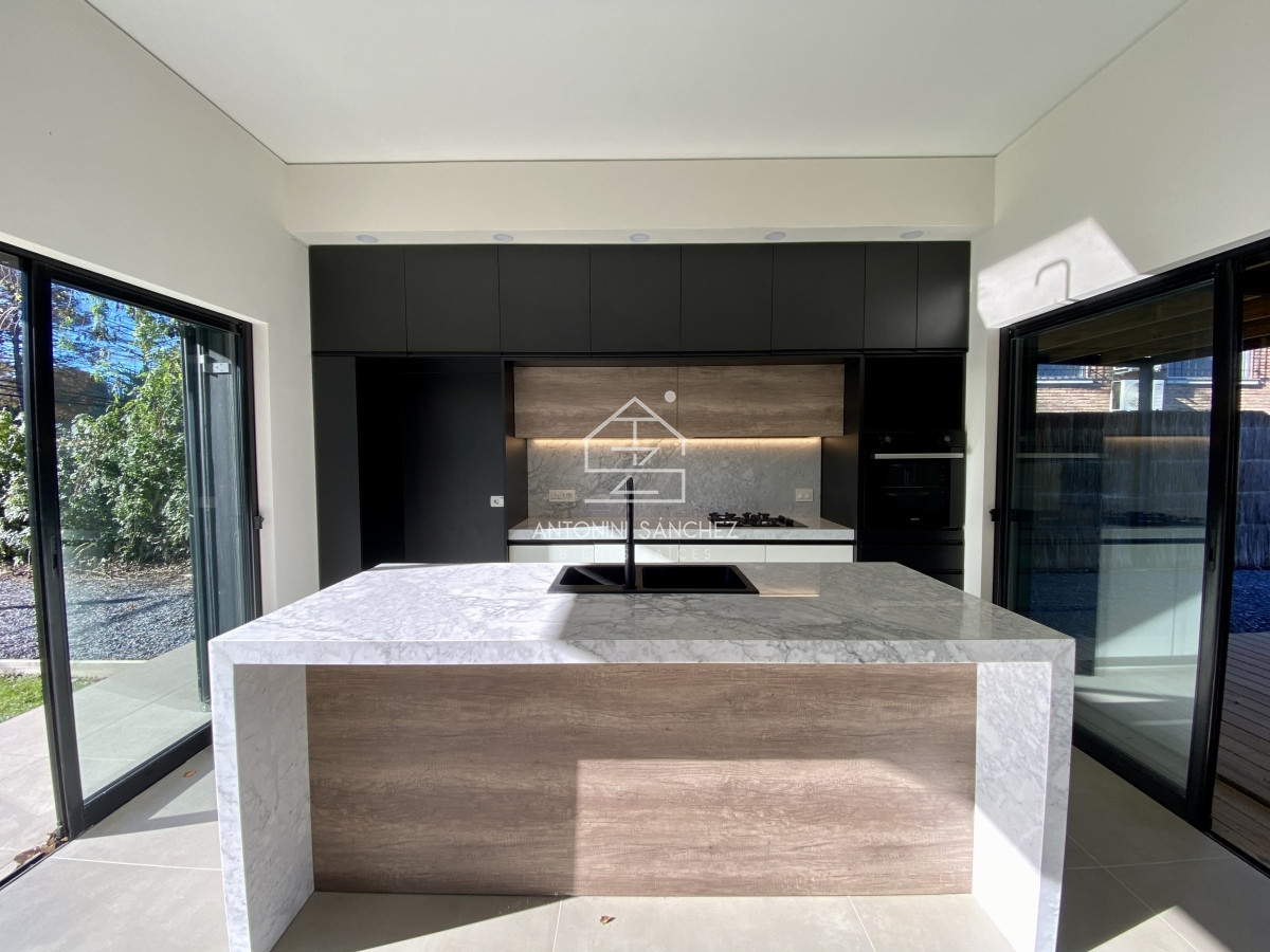 Casa ID.633 - Venta casa 3 dormitorios mas dependencia Punta del Este