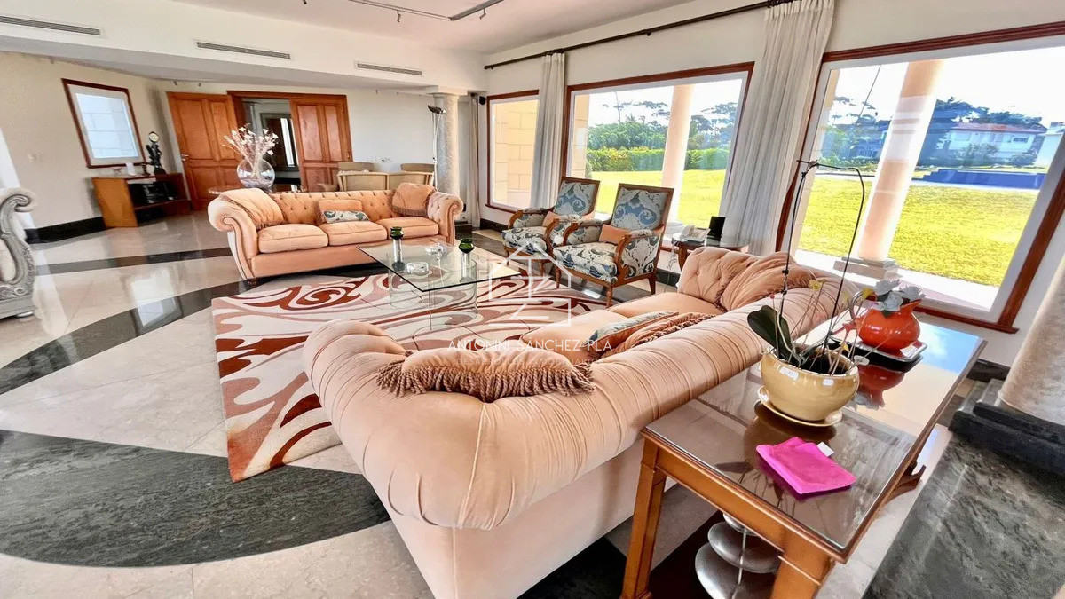 Casa ID.3123 - Venta Mansión Primera linea playa mansa