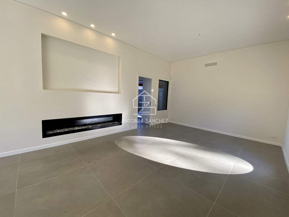 Casa ID.633 - Venta casa 3 dormitorios mas dependencia Punta del Este