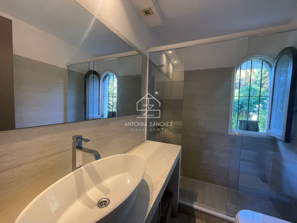 Casa ID.500 - Casa venta 3 dormitorios y servicio