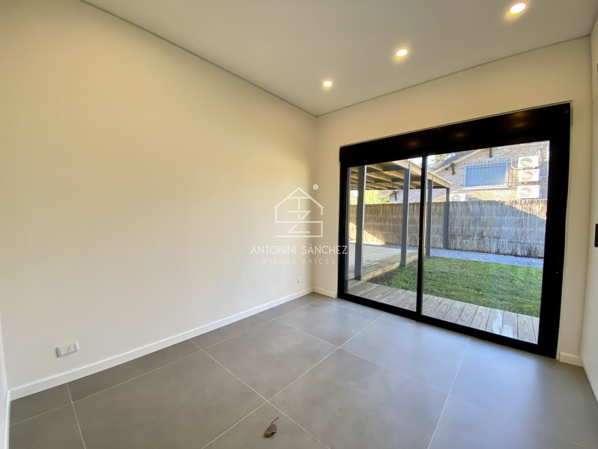 Casa ID.633 - Venta casa 3 dormitorios mas dependencia Punta del Este
