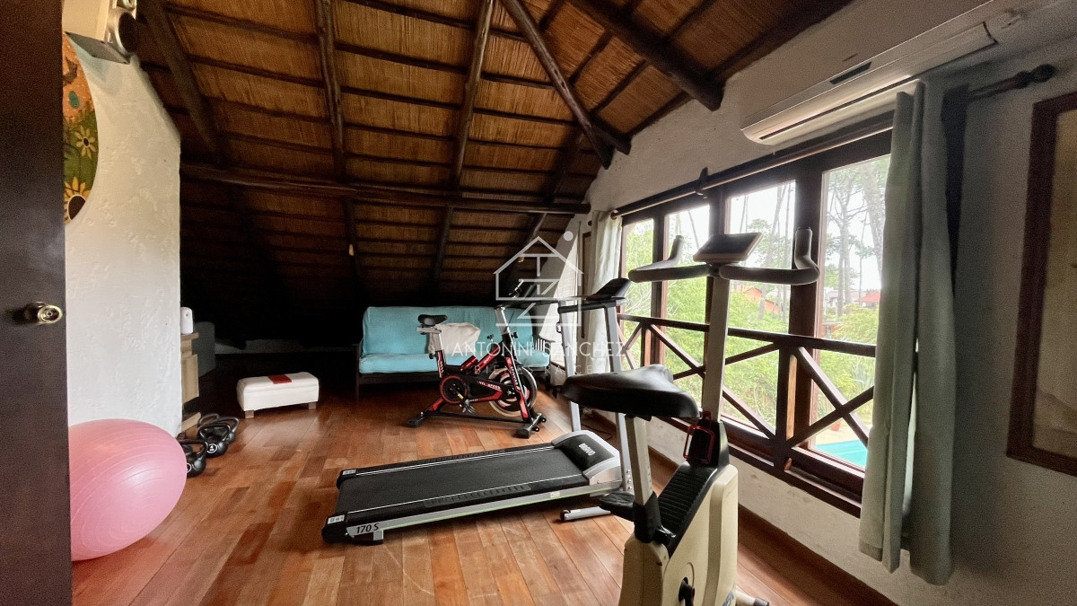 Casa ID.393 - Casa VENTA 4 dormitorios 3 baños Punta Este 