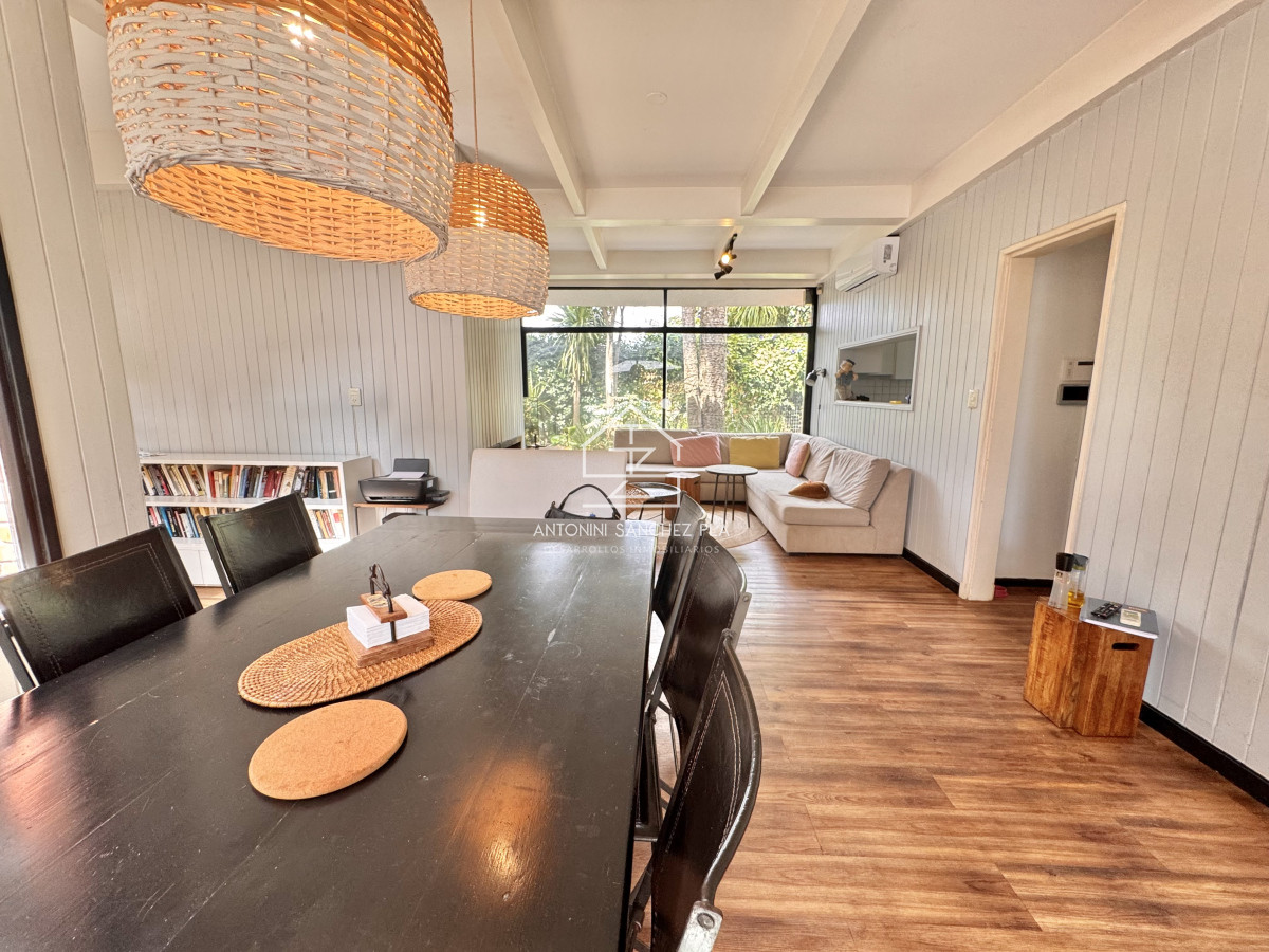 Casa ID.1984 - Alquiler Anual casa 5 dormitorios mas servicio