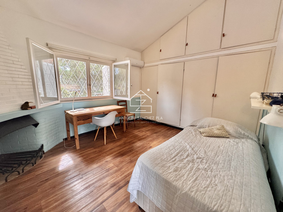 Casa ID.1984 - Alquiler Anual casa 5 dormitorios mas servicio