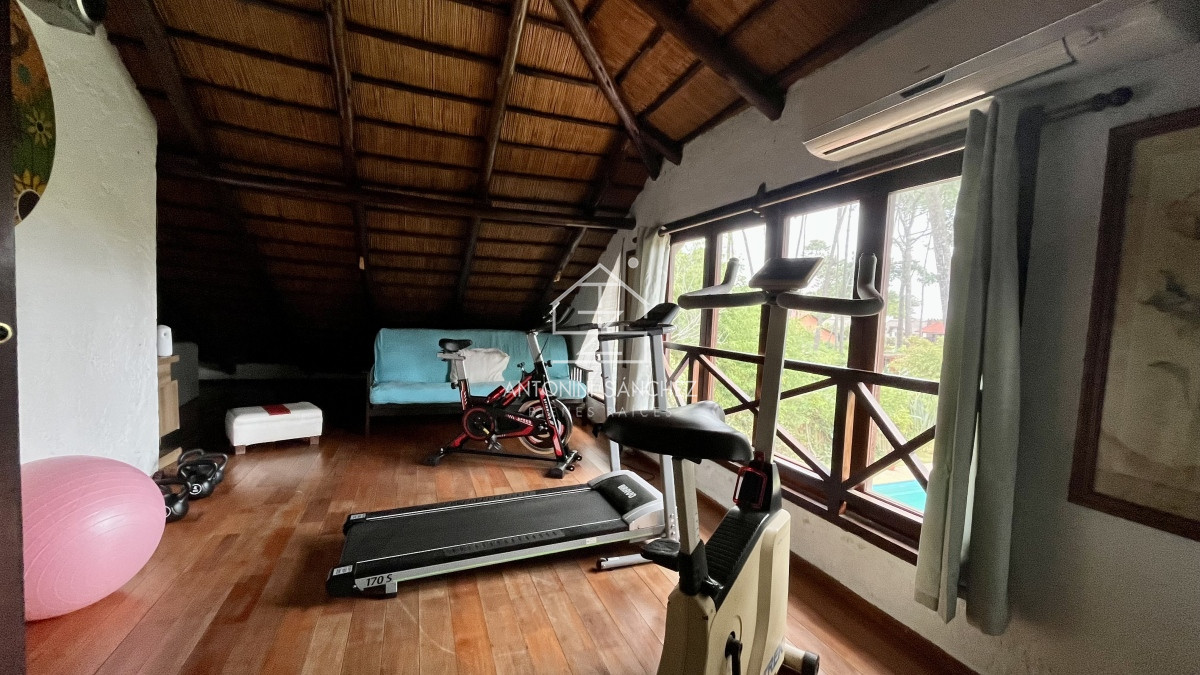 Casa ID.393 - Casa VENTA 4 dormitorios 3 baños Punta Este 