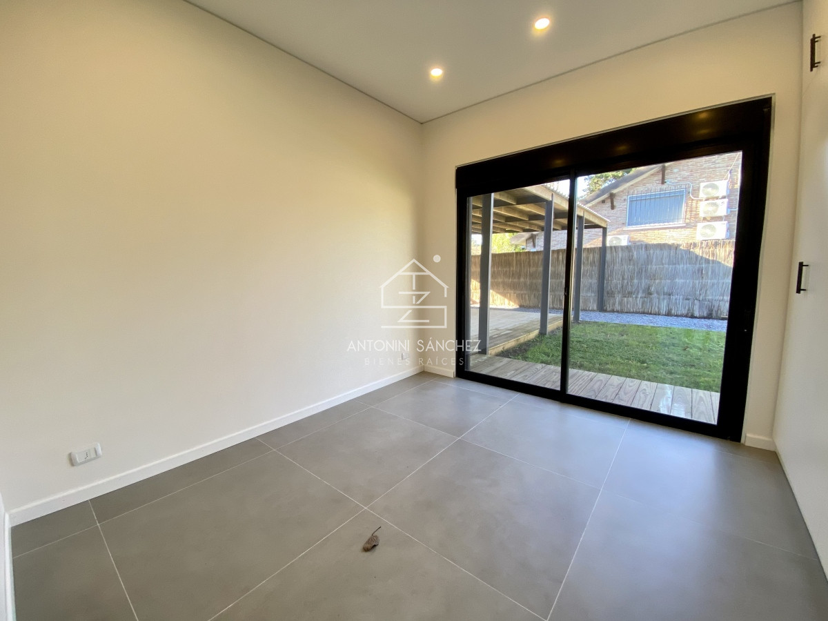 Casa ID.633 - Venta casa 3 dormitorios mas dependencia Punta del Este
