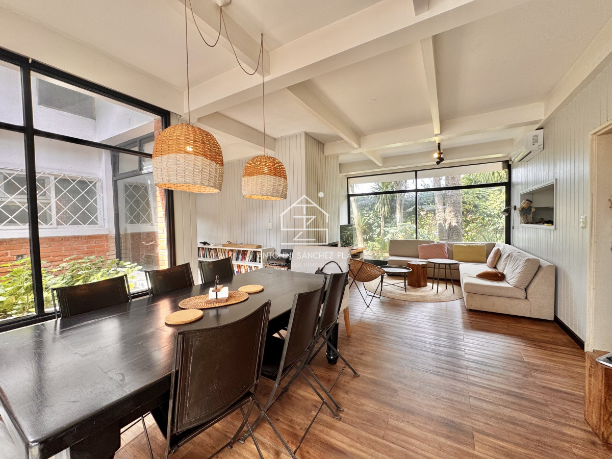 Casa ID.1984 - Alquiler Anual casa 5 dormitorios mas servicio