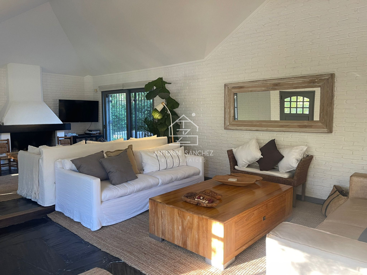 Casa ID.500 - Casa venta 3 dormitorios y servicio