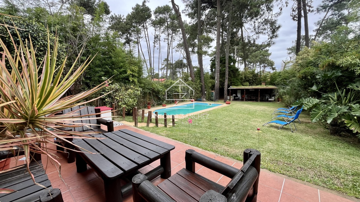 Casa ID.393 - Casa VENTA 4 dormitorios 3 baños Punta Este 