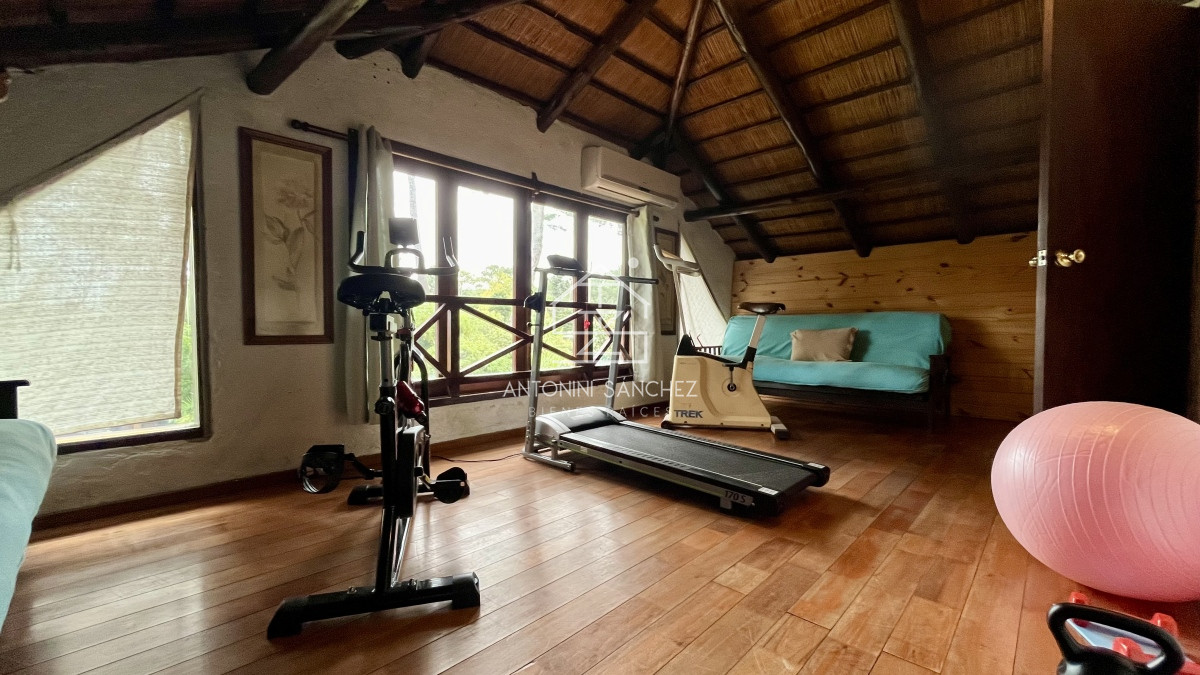 Casa ID.393 - Casa VENTA 4 dormitorios 3 baños Punta Este 