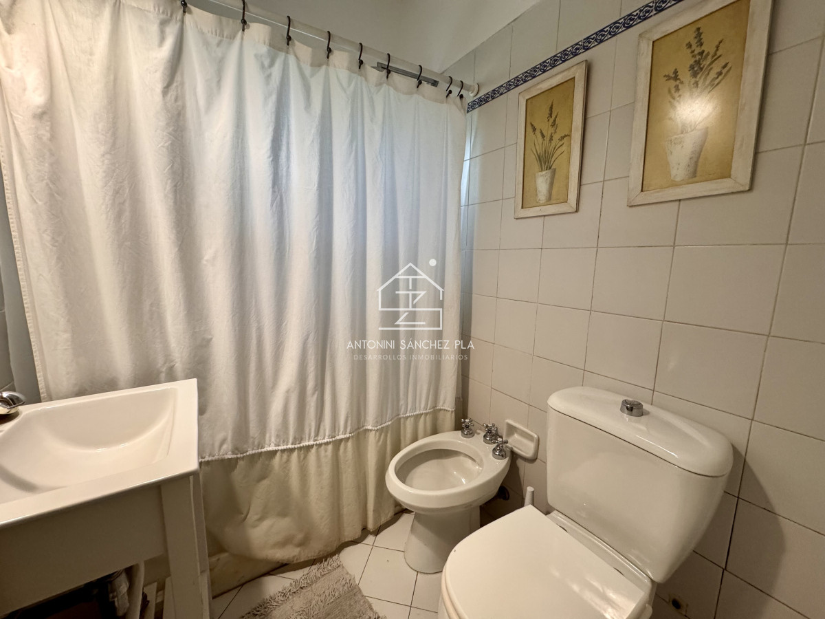 Casa ID.1984 - Alquiler Anual casa 5 dormitorios mas servicio