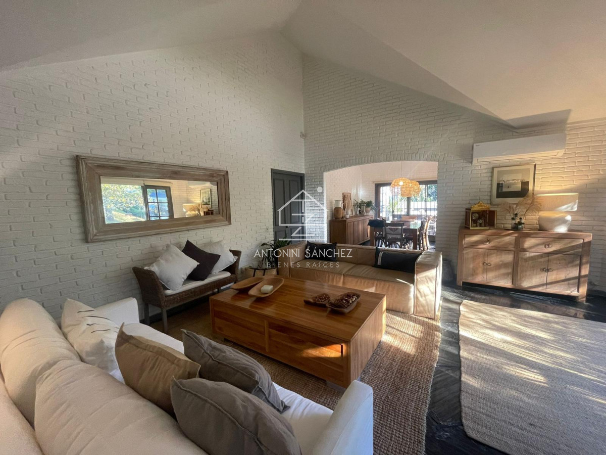 Casa ID.500 - Casa venta 3 dormitorios y servicio