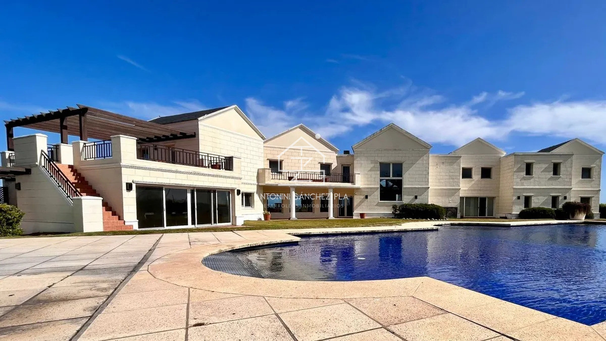 Casa ID.3123 - Venta Mansión Primera linea playa mansa