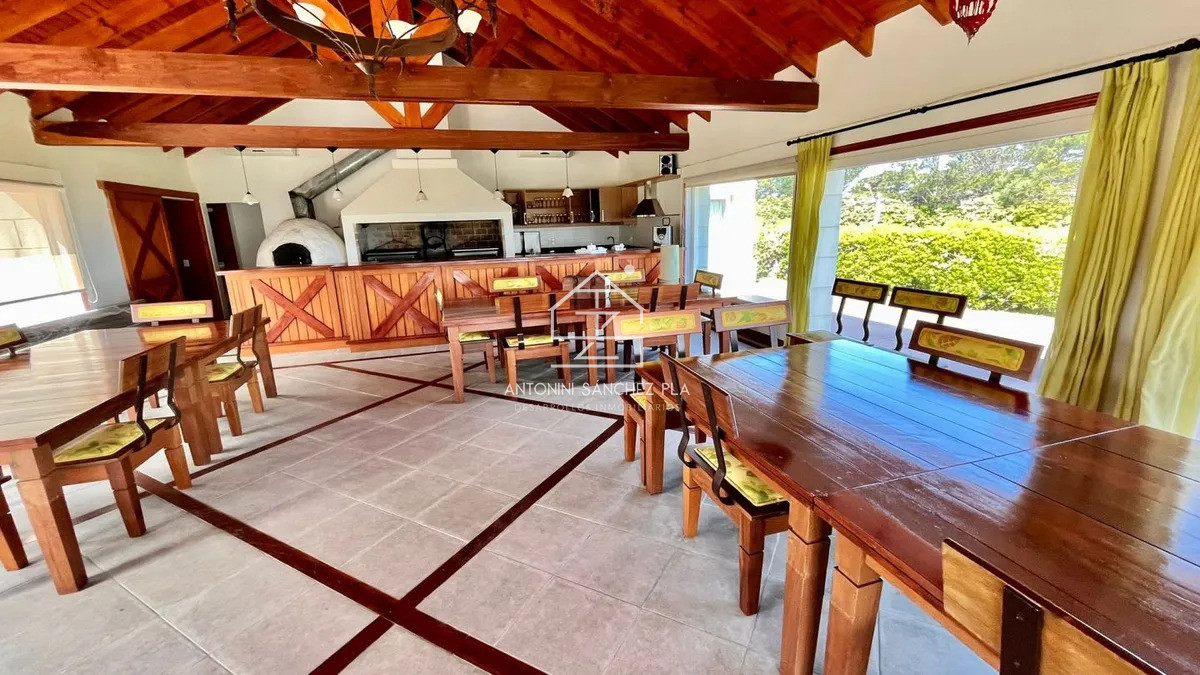 Casa ID.3123 - Venta Mansión Primera linea playa mansa