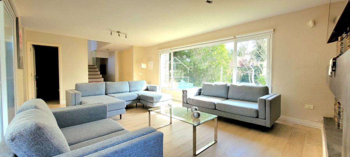 Casa ID.1112 - Venta CASA 4 Dormitorios MARLY Punta del Este