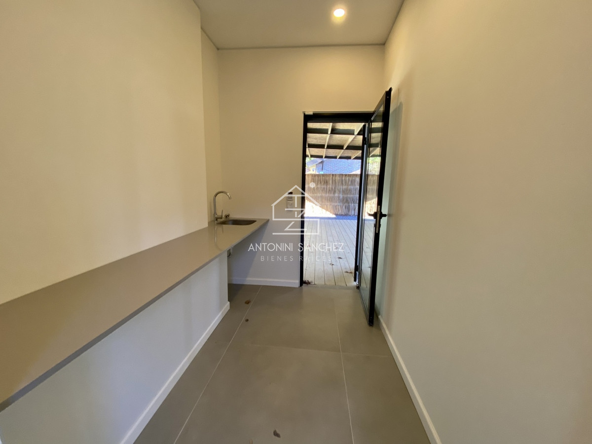 Casa ID.633 - Venta casa 3 dormitorios mas dependencia Punta del Este