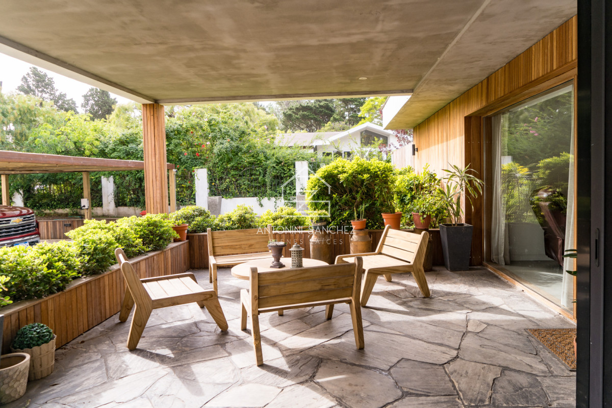 Casa ID.1456 - Venta Casa 4 dormitorios mas dependencia Punta del Este