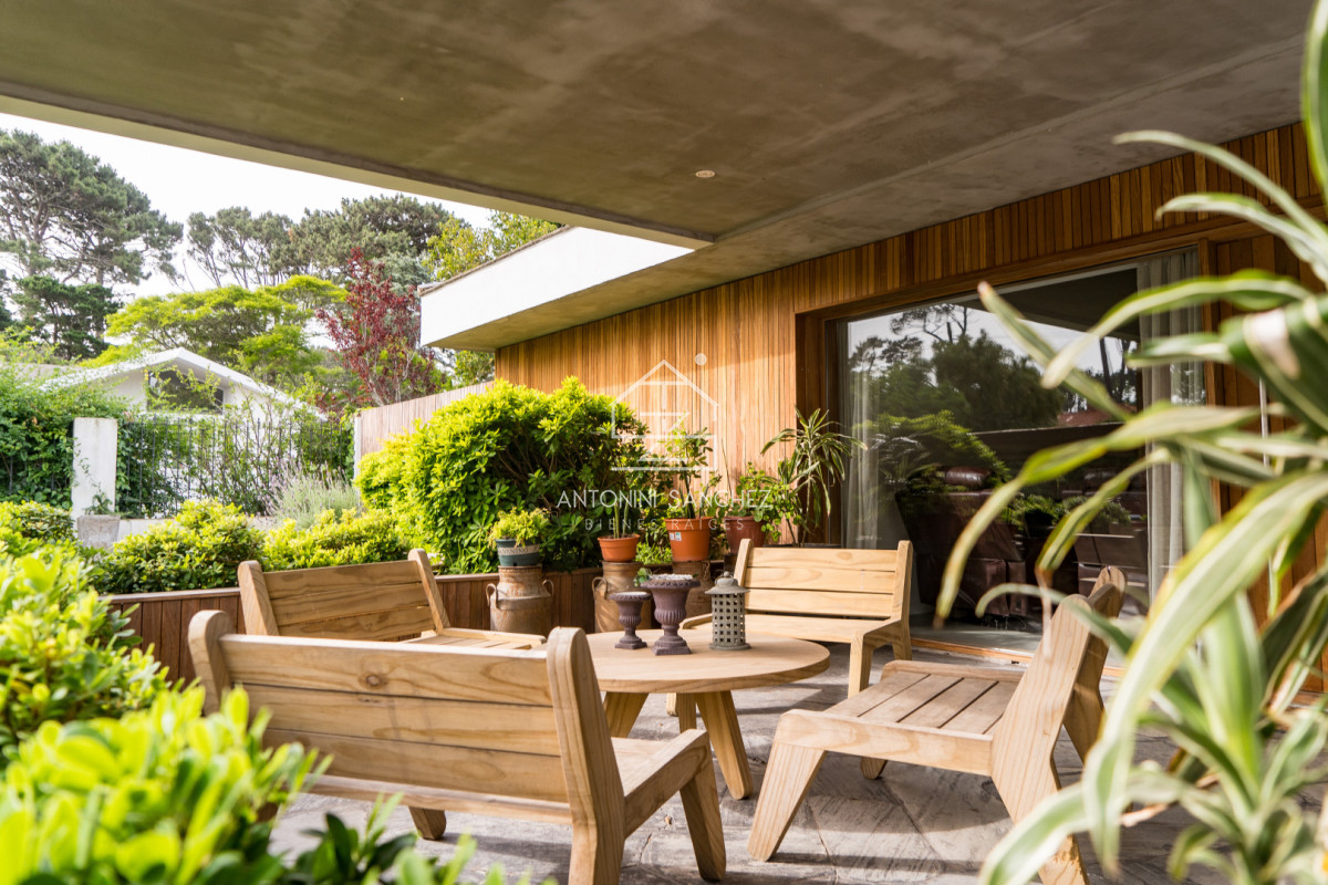 Casa ID.1456 - Venta Casa 4 dormitorios mas dependencia Punta del Este